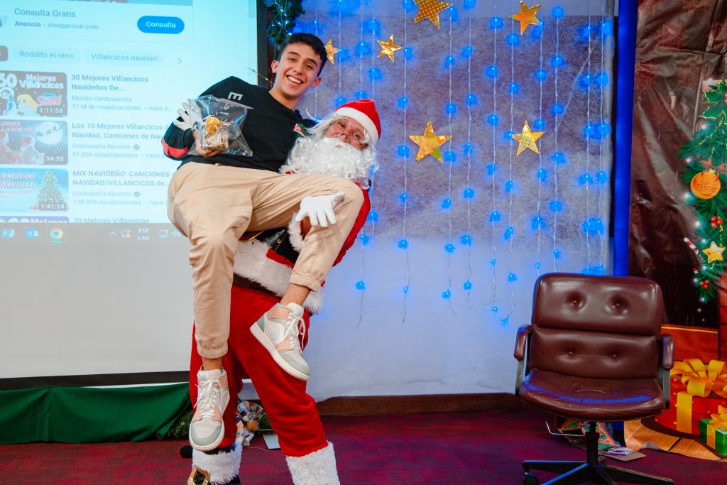 Entrega De Regalos 24